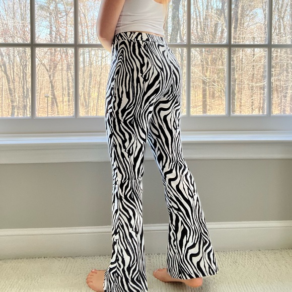 zebra flare pants xs🩵 - Picture 2 of 4